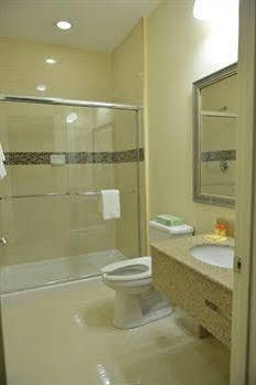 Whitney Inn & Suites Hamden Esterno foto
